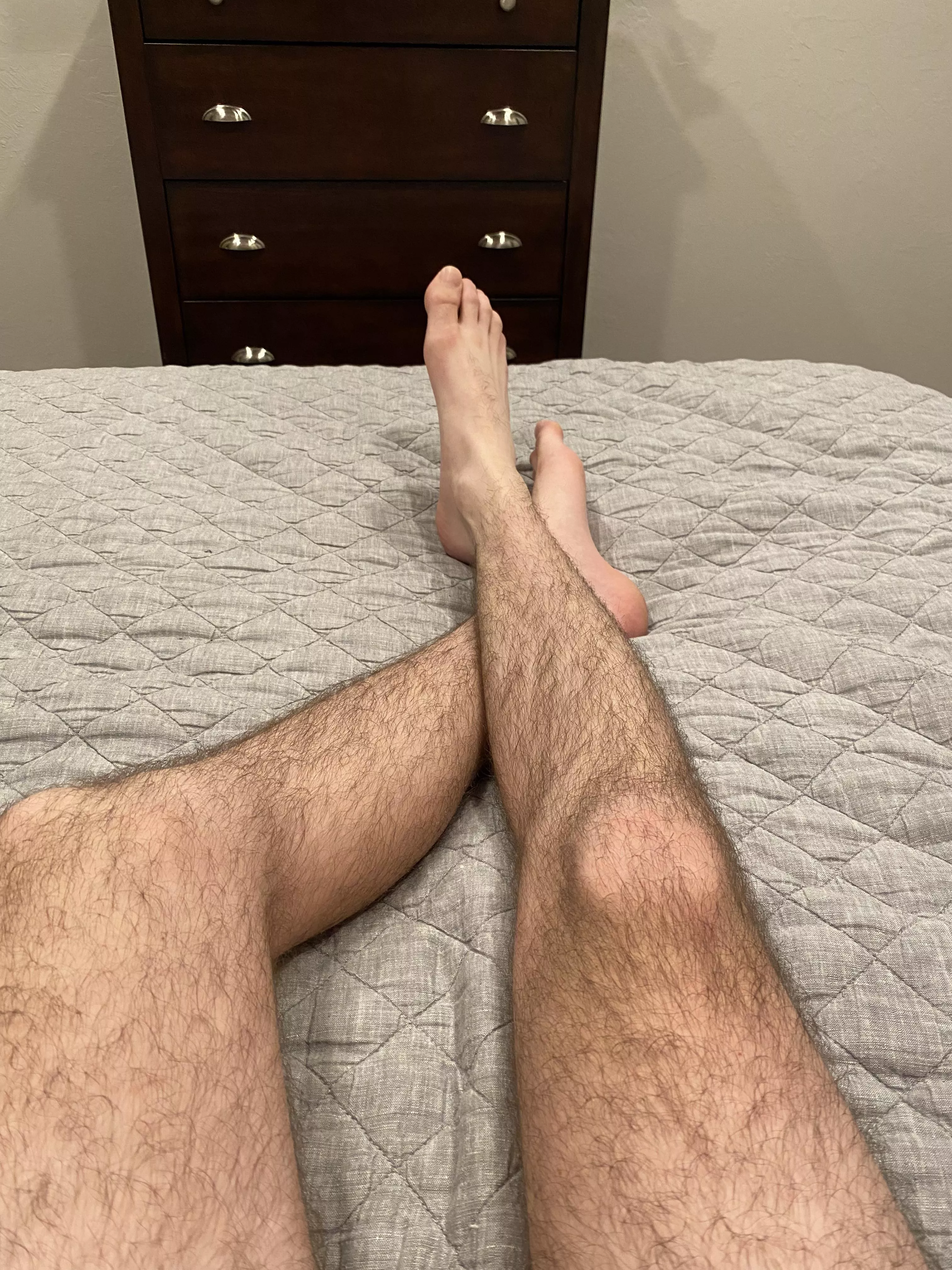 Crossed or uncrossed? posted by FreddieAlfredo