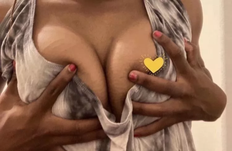 Cum all over my tits posted by flyingpanfeet