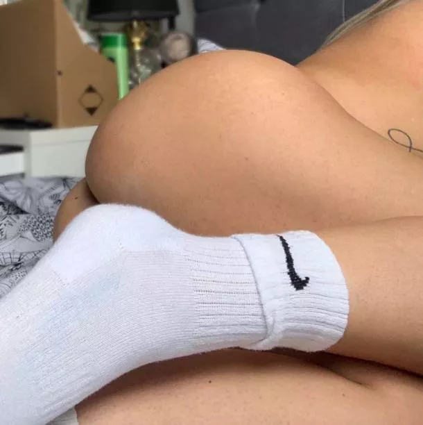 Cum and chill with me 😈🤤 join me on my page below 😉🤫 posted by SenseAware7188