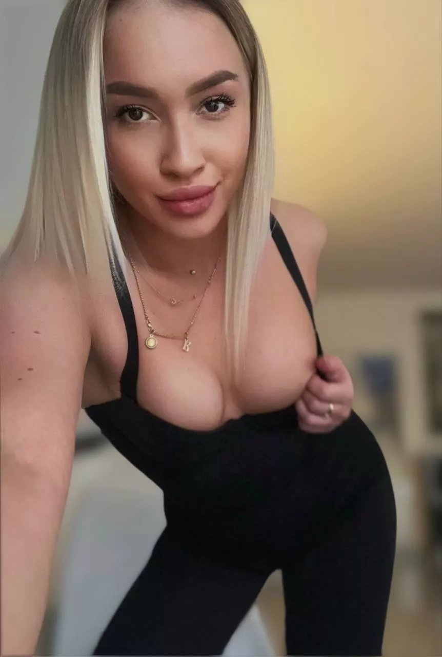 Cum get a taste of my busty tits posted by PrizeCoding