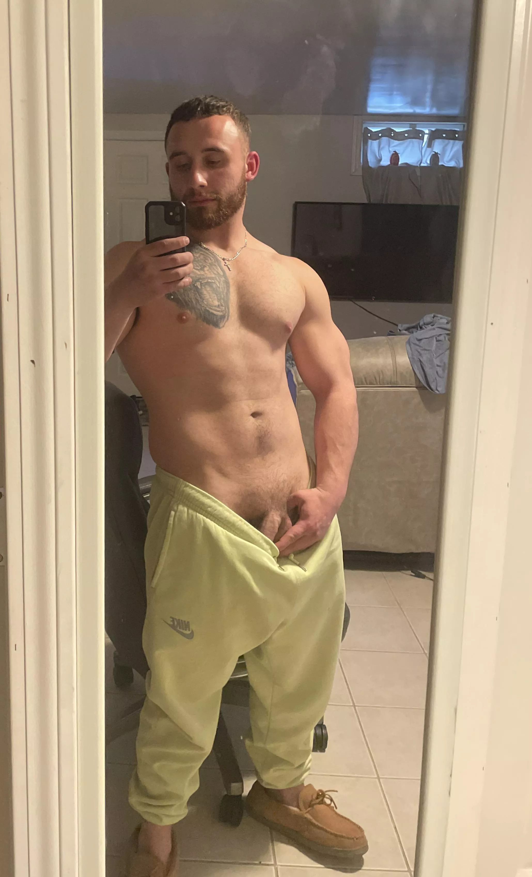 Cum get comfy n relax with daddy for the day 😏 posted by Ytboyd