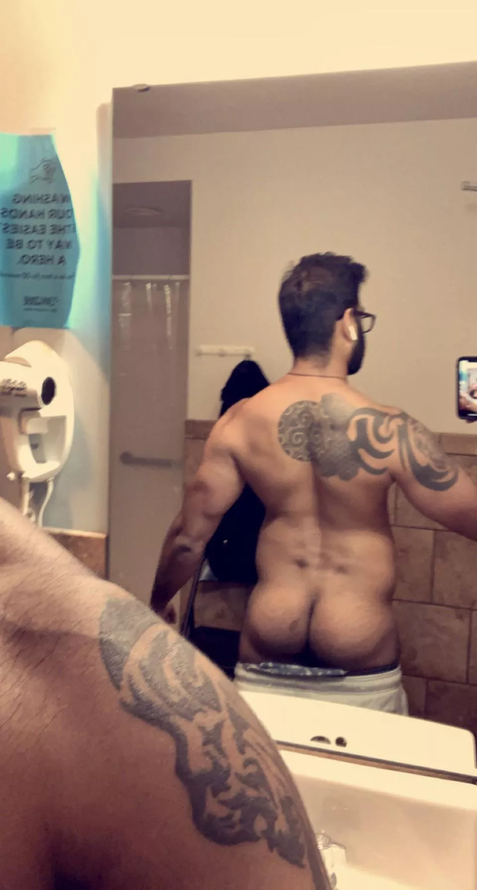 Cum give me a full back massage😉 posted by Big-Indian-c0ck