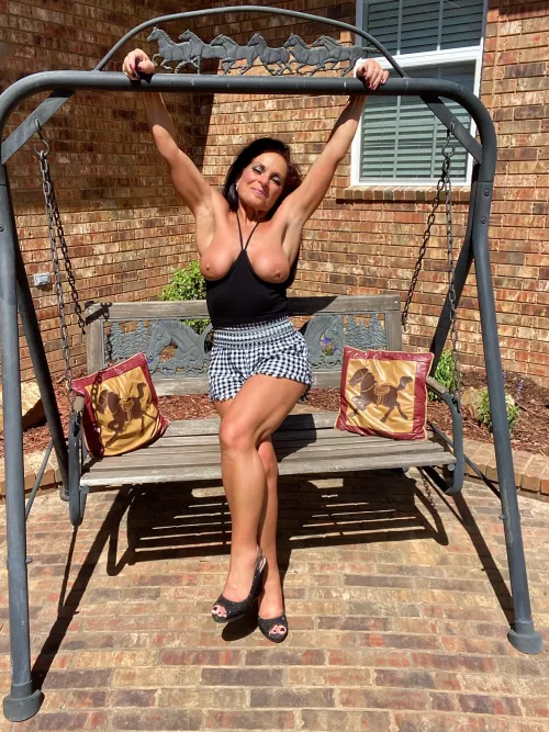 Cum hang out with me…😏 (f) by sexy_inthecountry