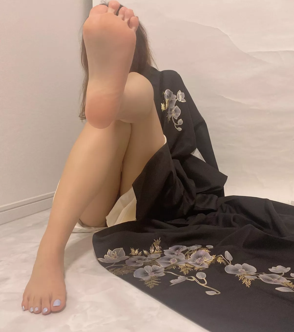 Cum here and let me smother you with my soles 😈👣 posted by Tokyo_taylor_feet