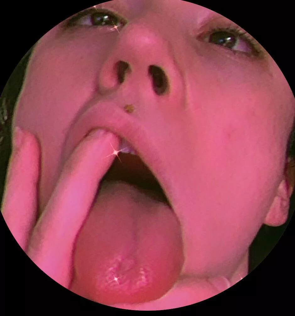 Cum here please 💦 posted by sluttgoddesss