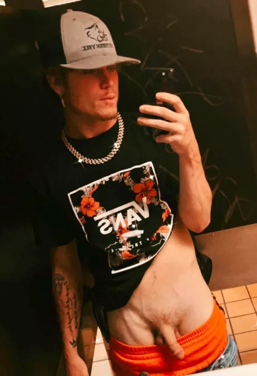 Cum make me hard in the bar bathroom by geedaddy1221