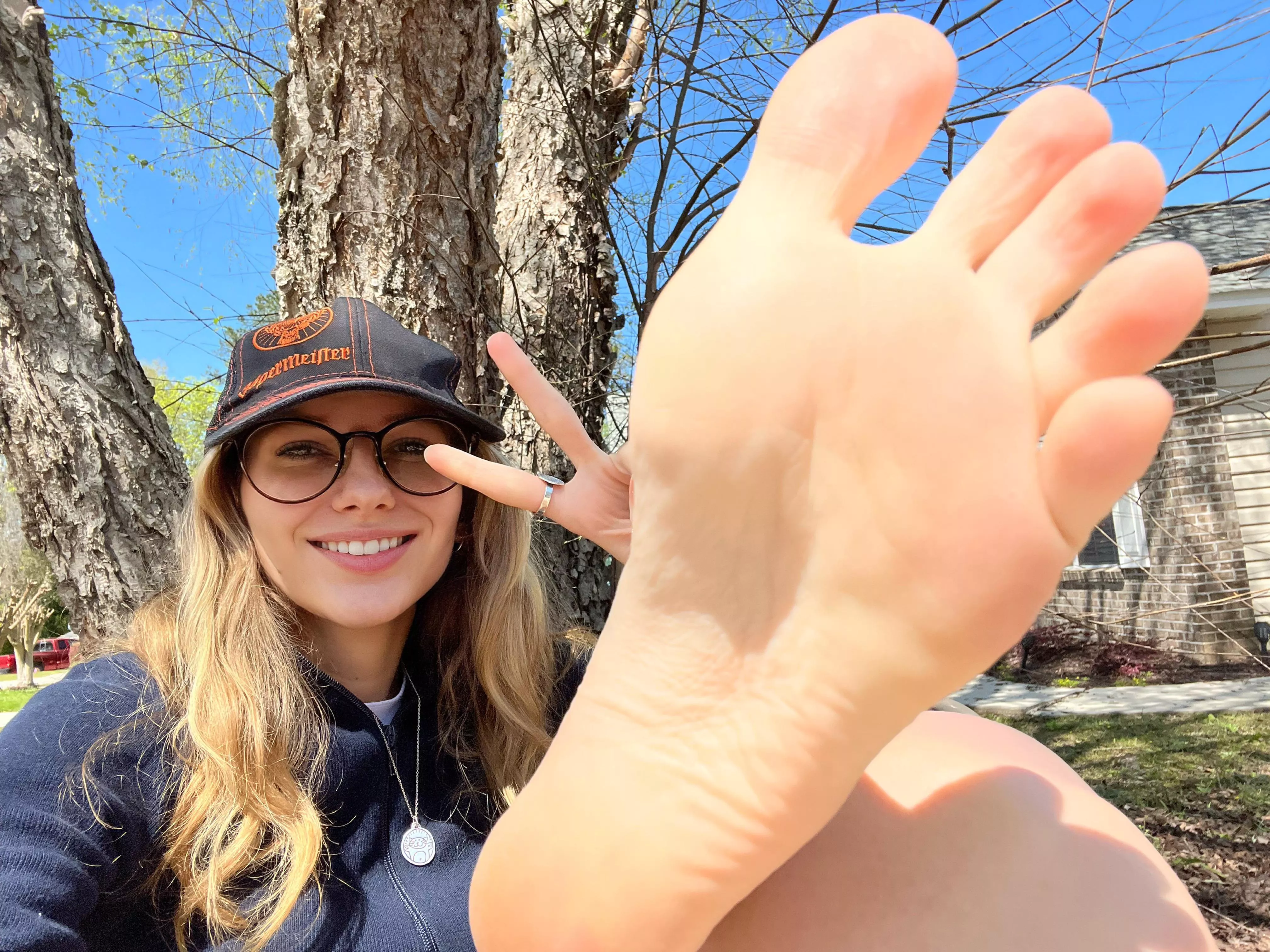 Cum on me posted by Kyliesfeettt