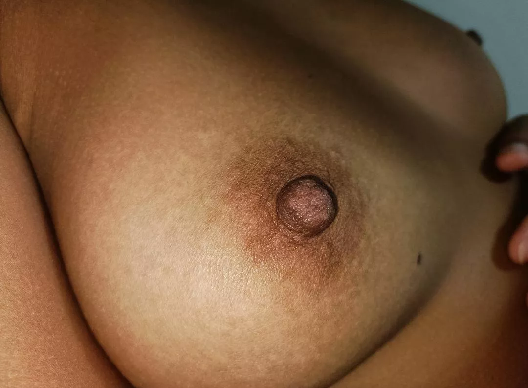 Cum on me and watch me slurp it up from my nips ? posted by Alish_Benxx
