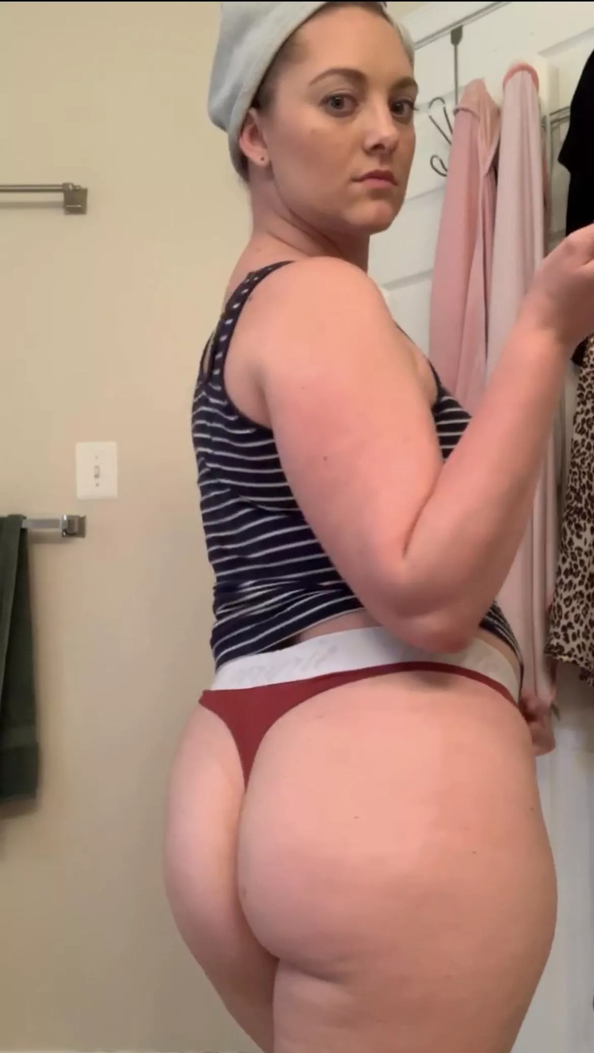 Cum on my booty!!❤️ posted by nstov2012