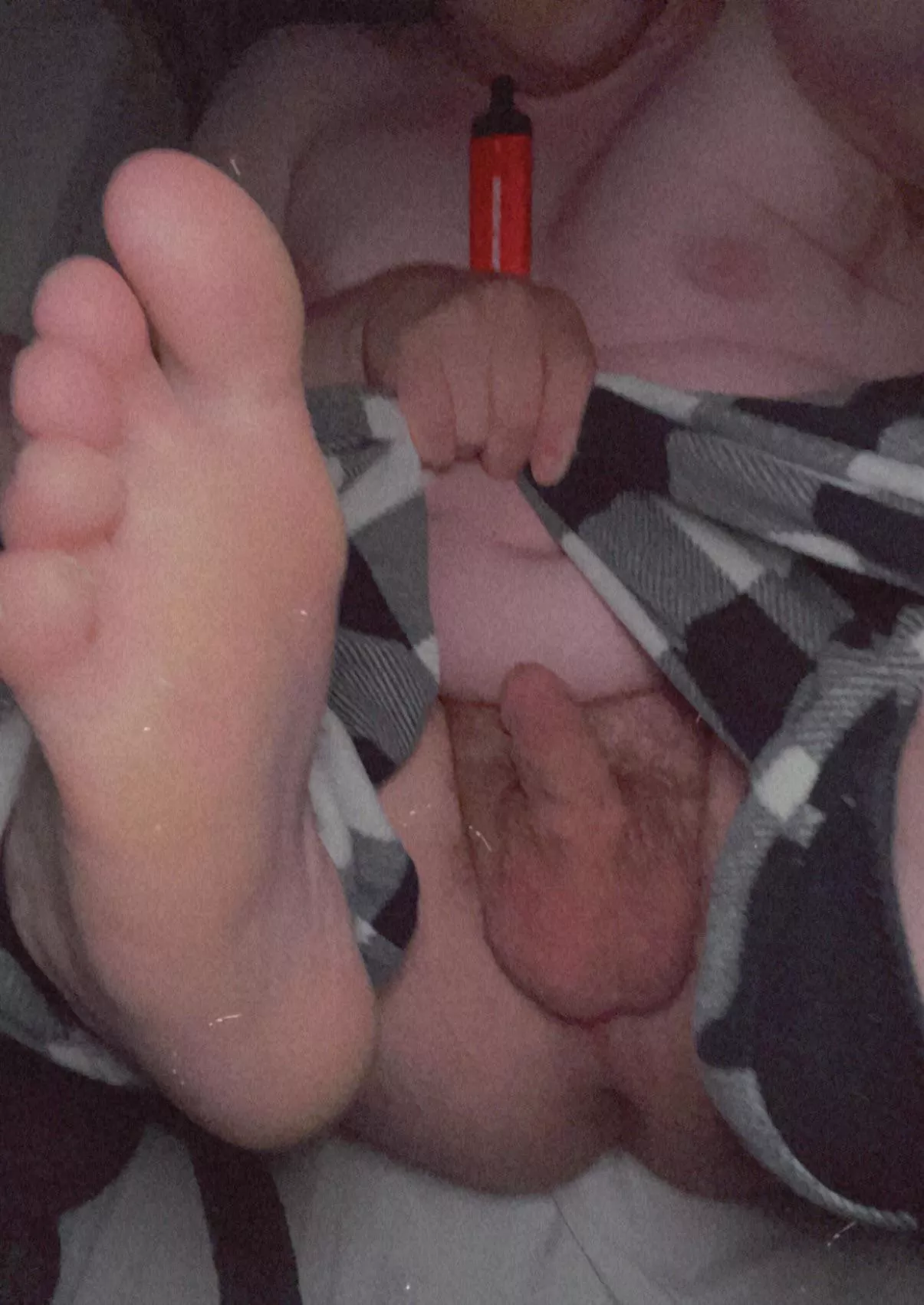 Cum on my feet posted by xaolingling