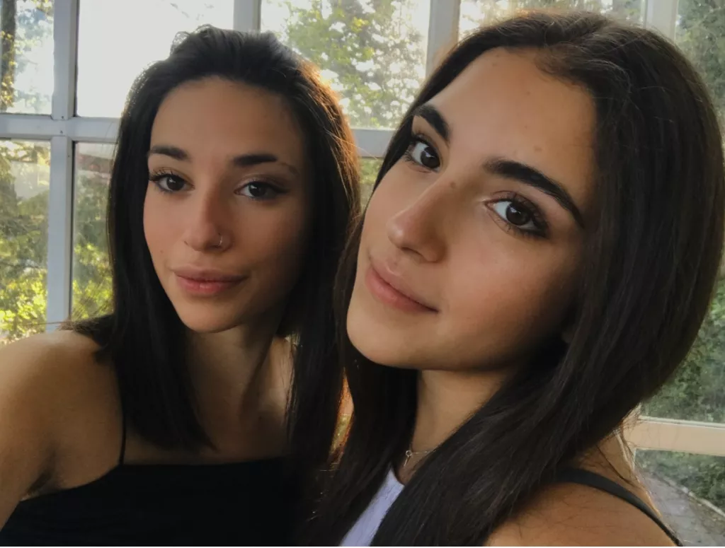 Cum on these sisters. Kik is howbobvilla. posted by blastmyaardvark