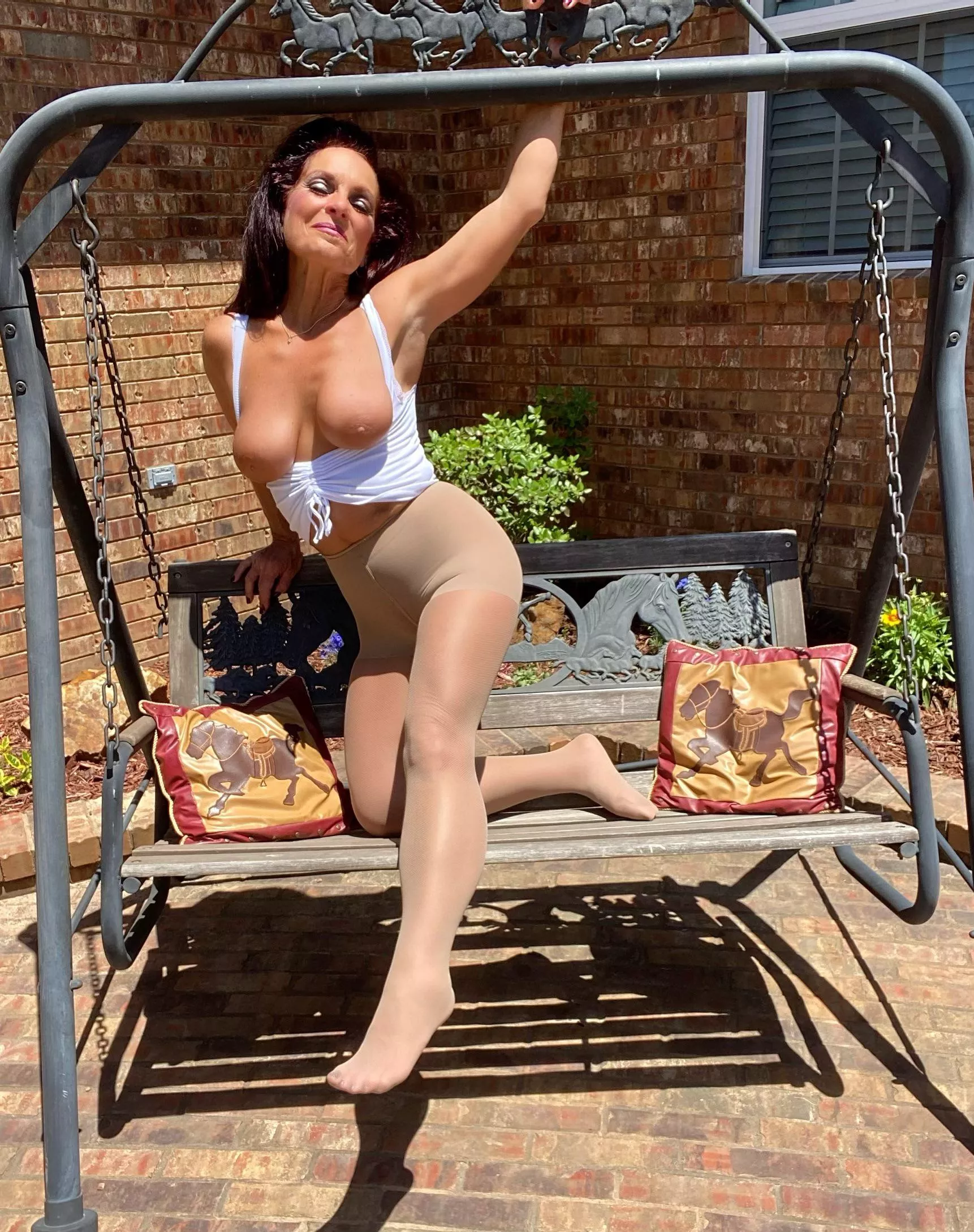 Cum swing with me….😏 (F) posted by sexy_inthecountry