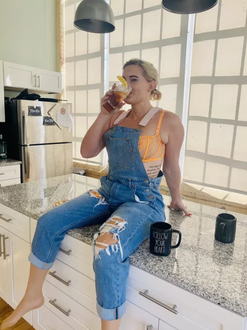 Cum to the country. I treat you right. For less than a gallon of gas you get all of my content. by gagngush