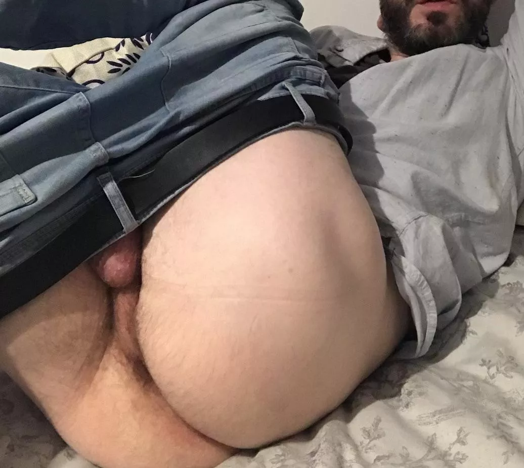 Cum-drench my tight hole 🤤 posted by CumInMeBro88