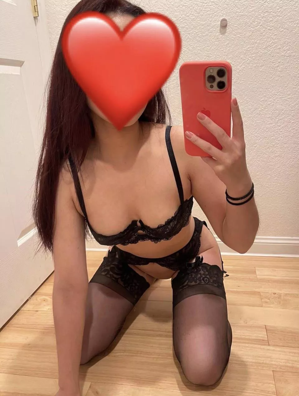 Cumm play with me 👅 posted by gemma_thegem