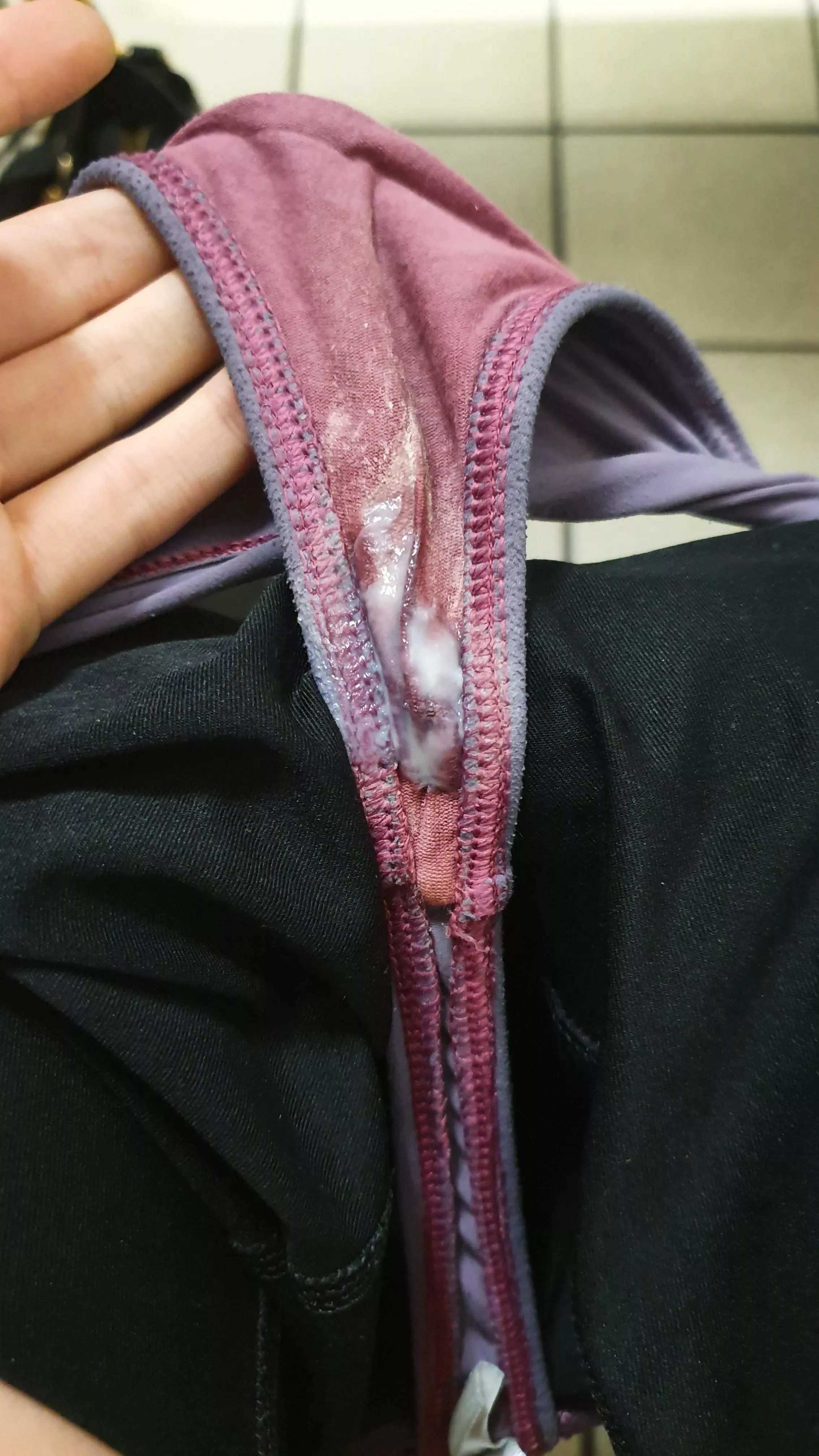 cummed in panties 😘 unreal smell and the taste is 😍😍 posted by PlumpPrincessxx
