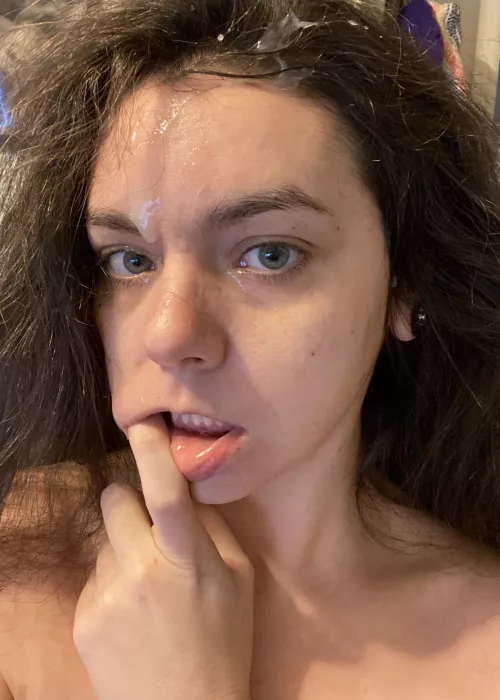 Cumshot to the face and he’s off to work. I still want to play :) by pussyfrecklexx