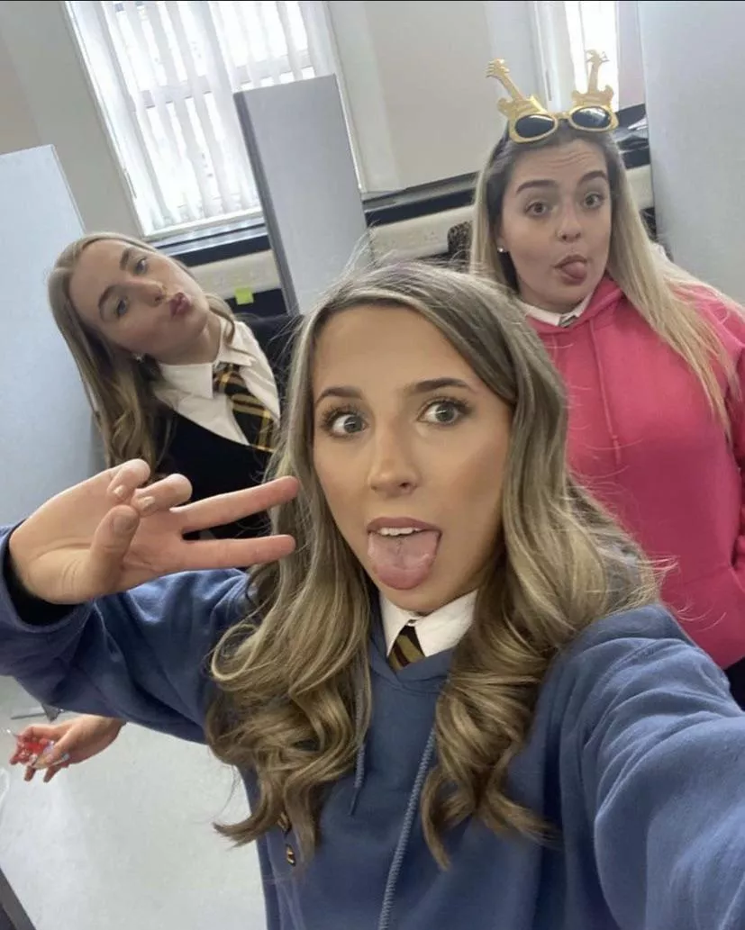 Cumtribute this pic and I’ll send her nudes Dm posted by nrgh436fe