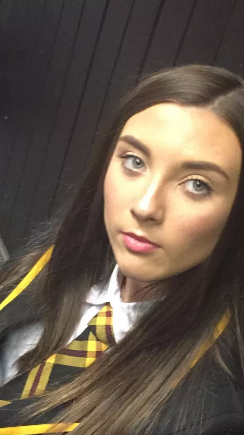 Cumtribute this pic of her and get her nude kik: jasonk1222 by nrgh436fe