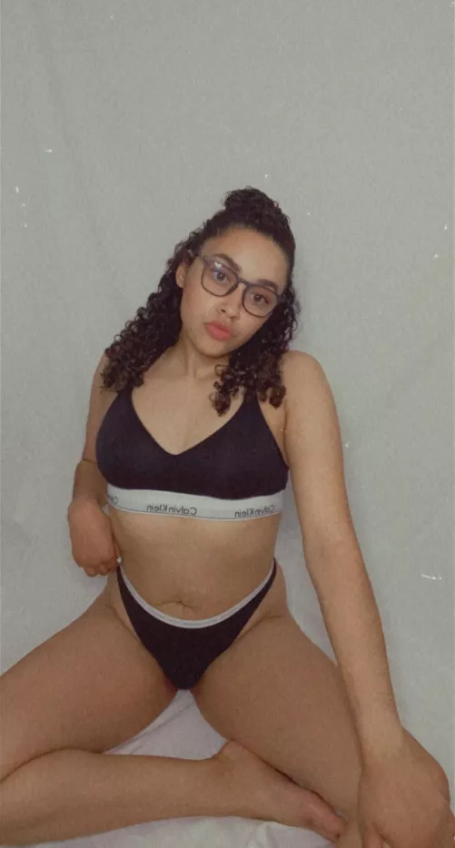 Curly hair milf 😋 by Liz00230