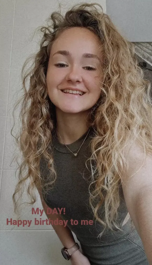 Curly hair skank, wanna grab a hold of those hips by mdhdchdh