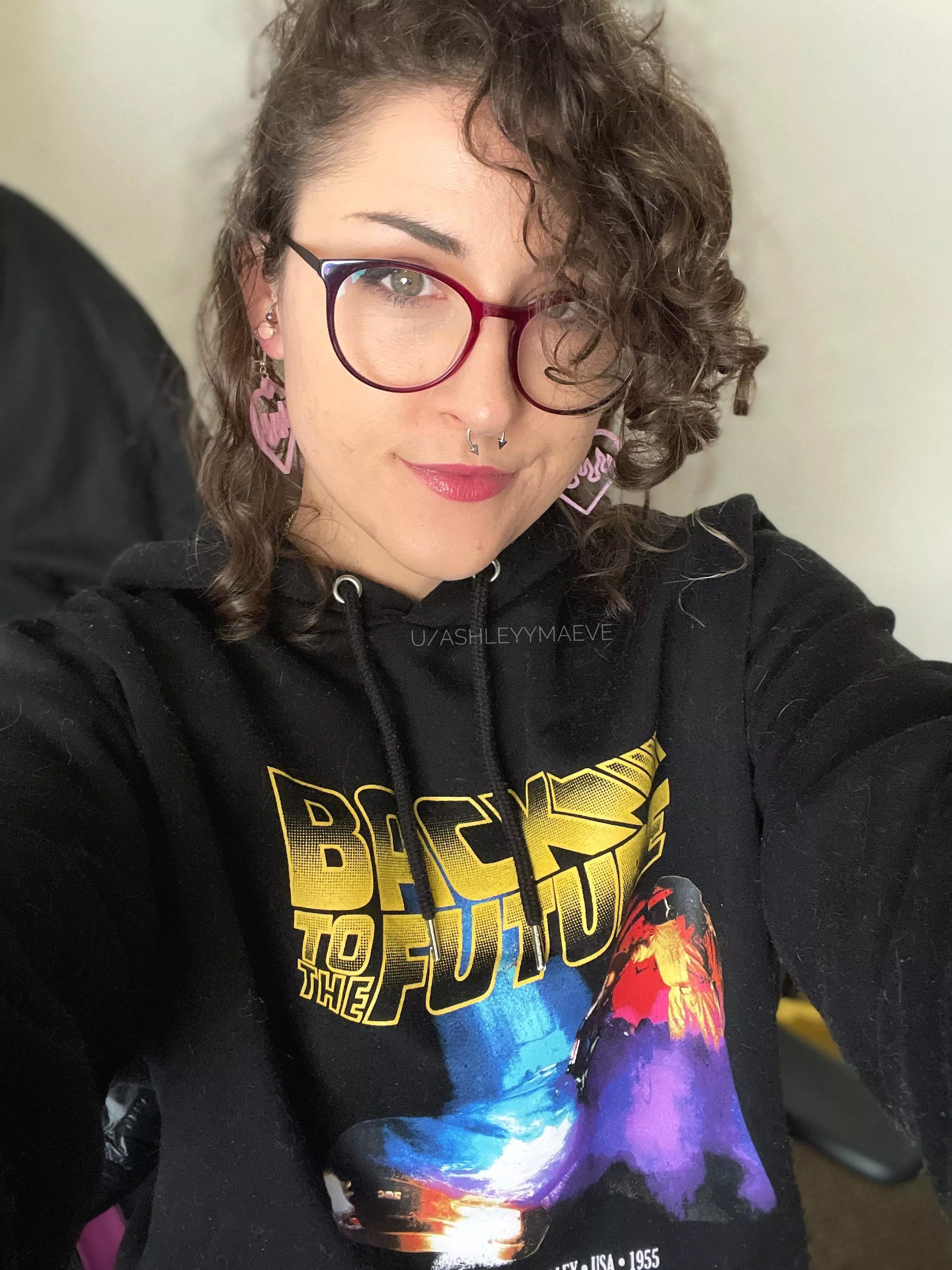 Curly mess 🖤 posted by ashleyymaeve