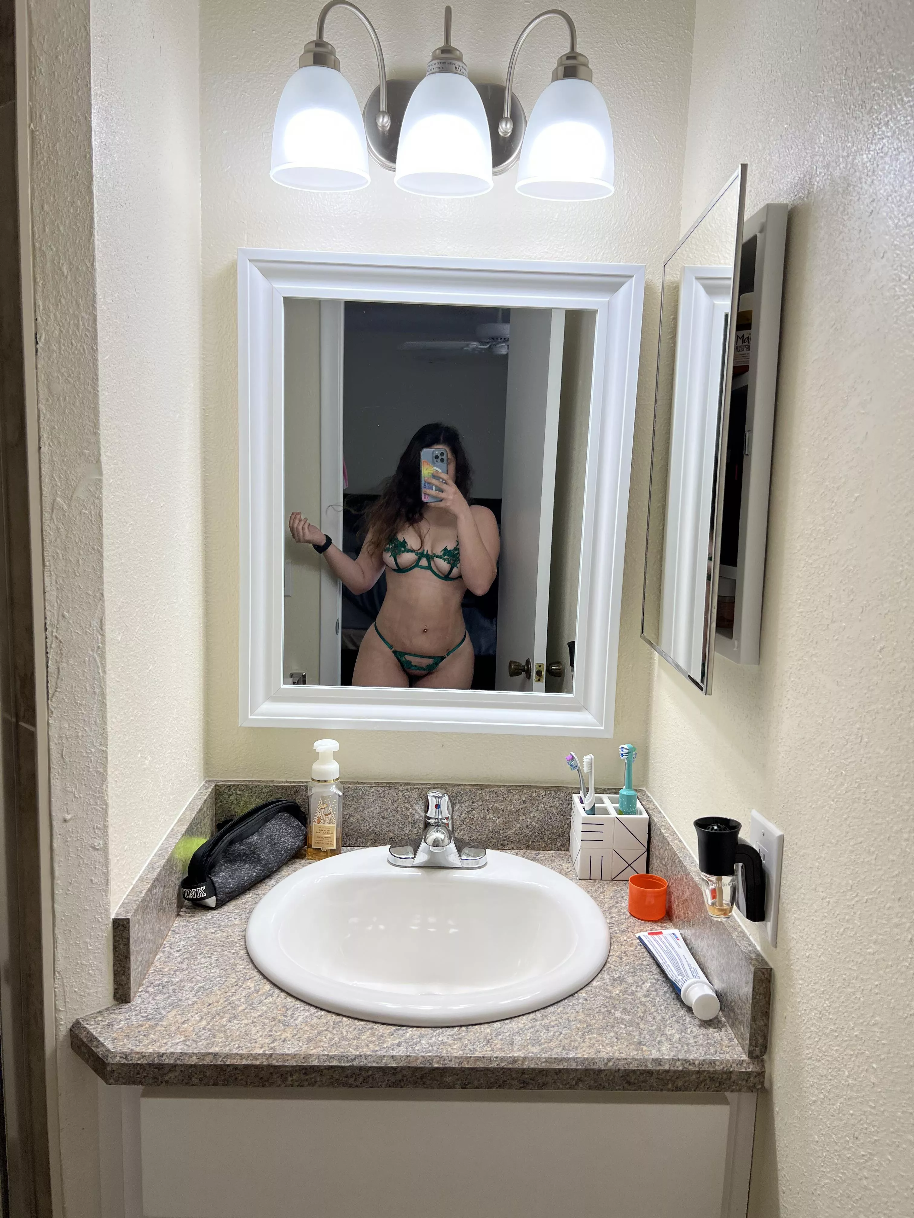 Curves😍 posted by mirandapopsit