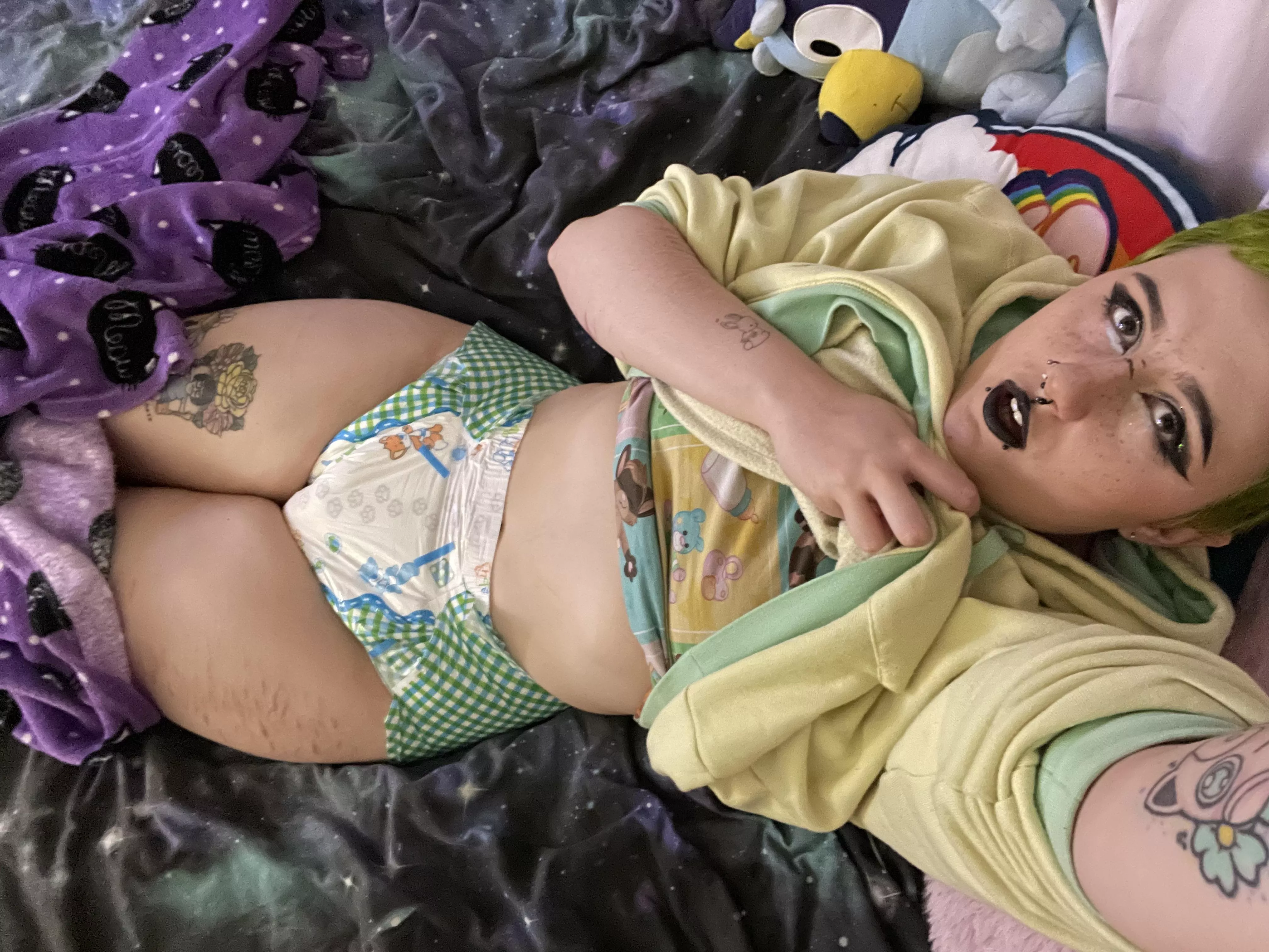 Curvy babie 😼 posted by KawaiiLittleKit