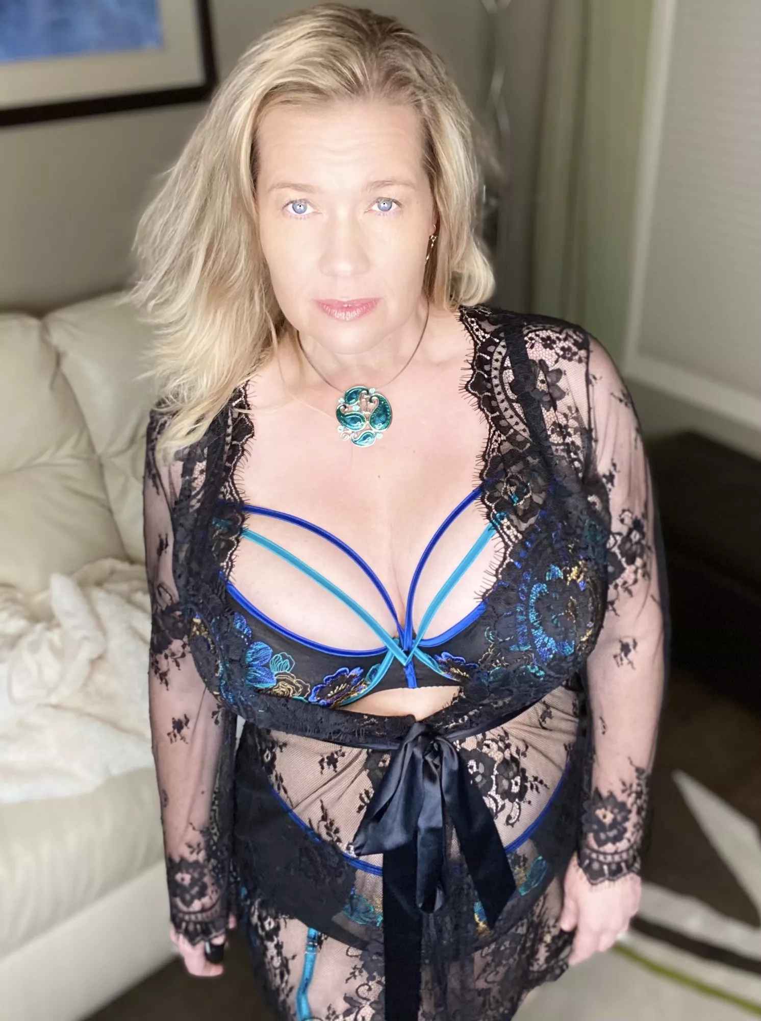 Curvy, big breasted milf 💋 posted by Traci_Love