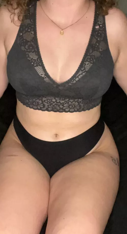 Custom videos, dick rates, sexting and more can all be found on my page. What are you waiting for ❤️❤️ by sybilsol