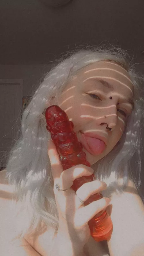 Customs!☺️💕 B/G & Solo!🍌💦 OF is free to sub🍑✨💦 come watch me play🥴💕 link in comments. by Fae_Princesss