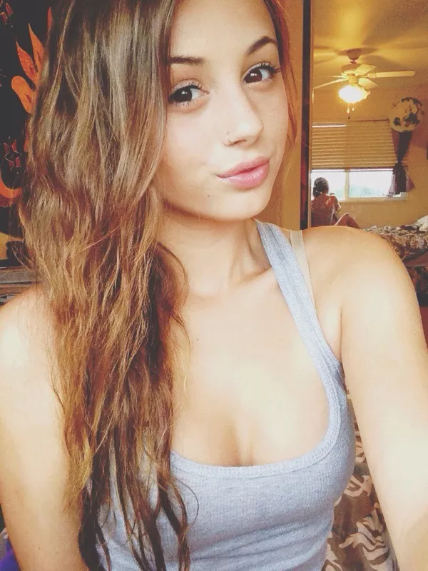 Cute bedroom selfie posted by icarus-98