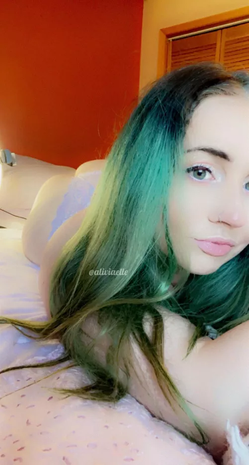 cute face, cuter butt 🤍 [F] by aliviaxelle