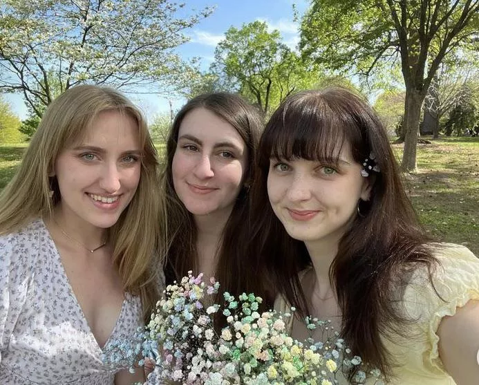 Cute Friends posted by Solid_Oboe