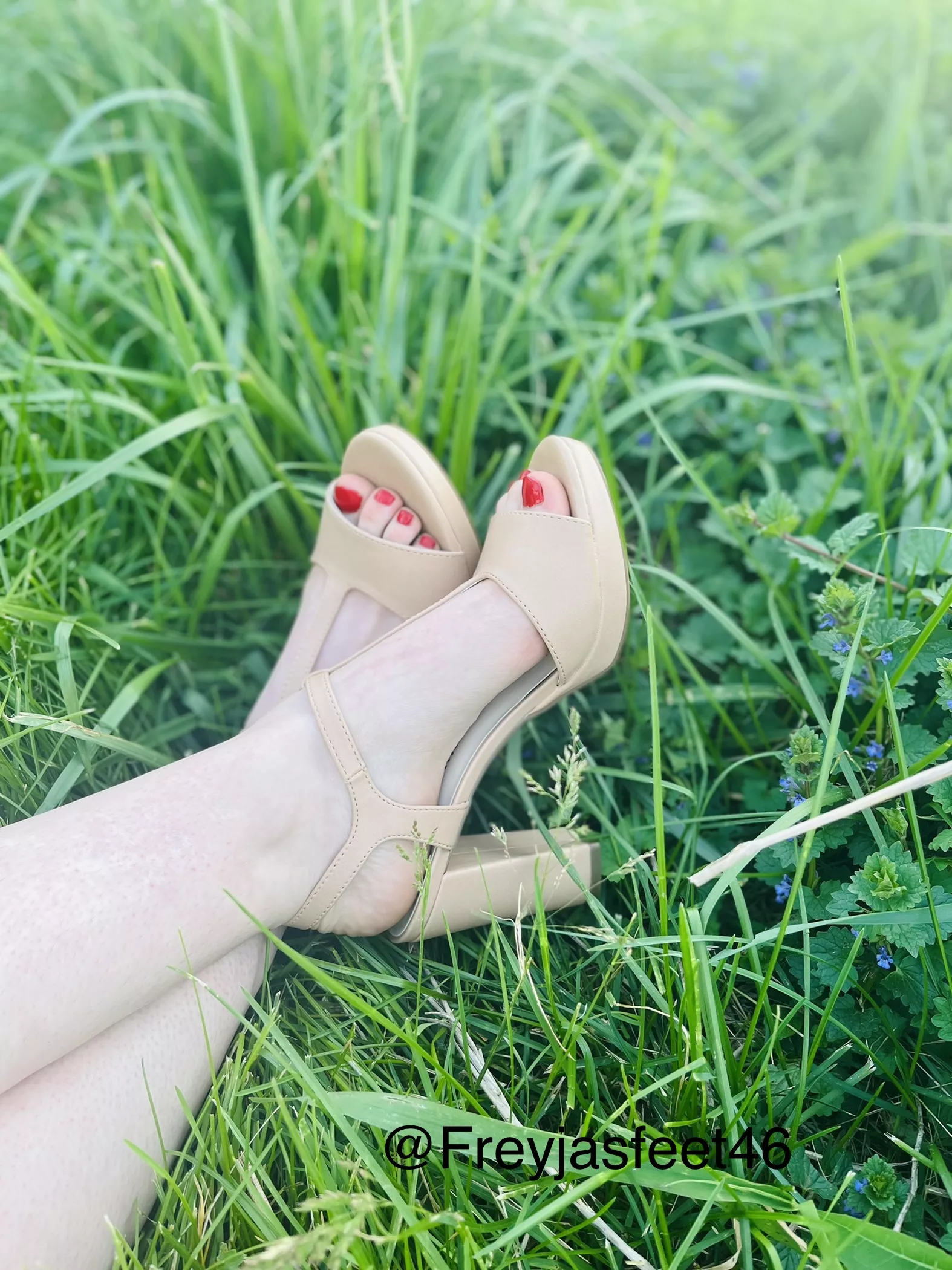 Cute heels in grass posted by Freyjasfeet46