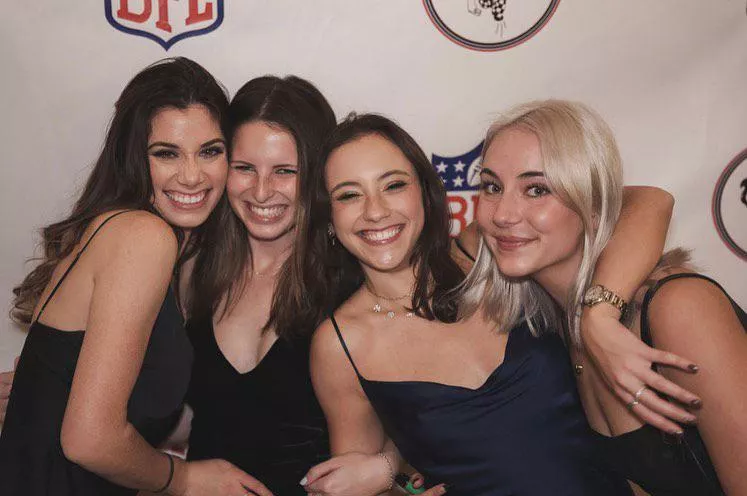 Cute Ladies posted by rikkux2