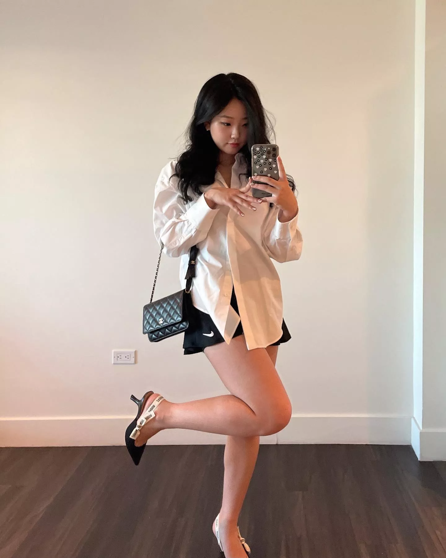 Cute legs and heels posted by Majestic_Painter8660