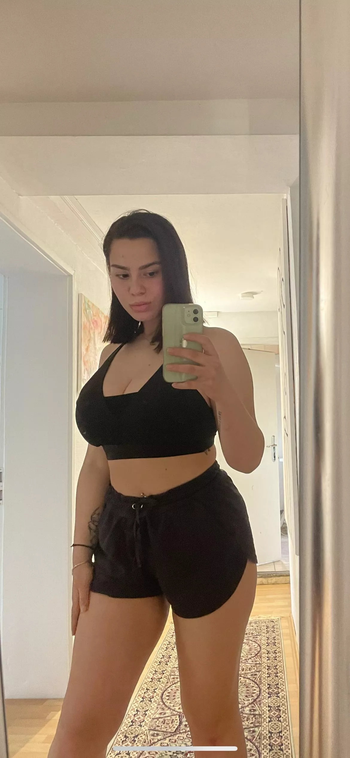 cute mirror selfie posted by pinksunshiness