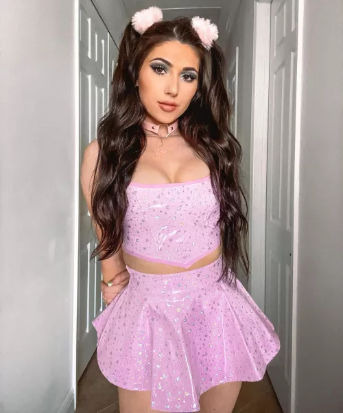 Cute pink outfit! by siimple_code