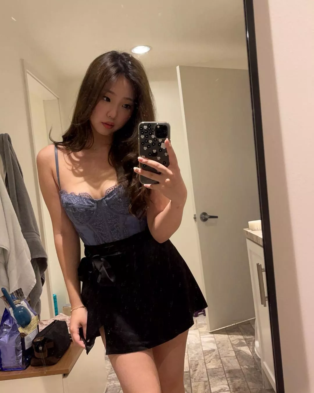 cute selfie posted by ThawingBroom768