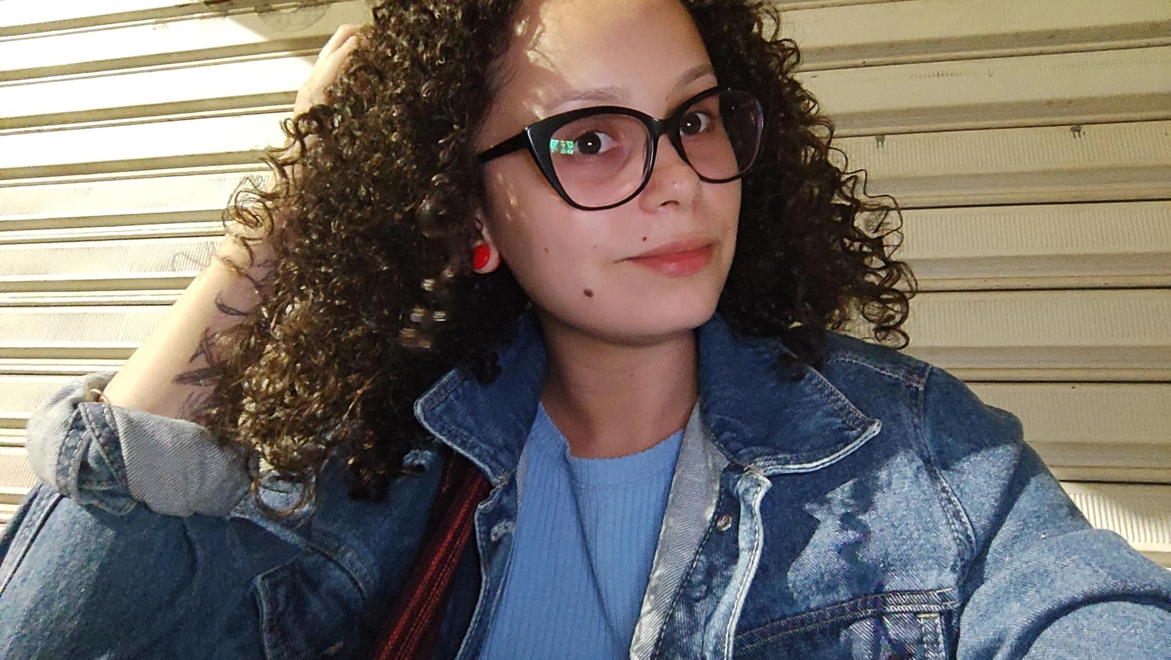 Cute selfie before college posted by ellaxblair_