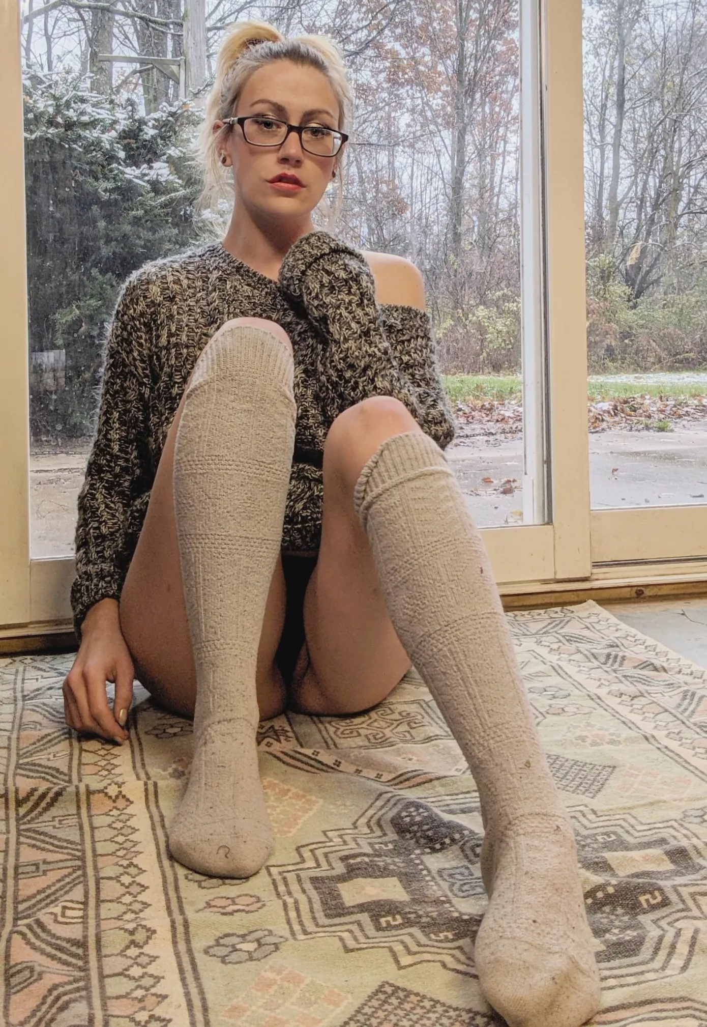 Cute shy and nerdy housewife wanting to show herself to YOU 😘 Free subscription, special requests available in private discussion 🤫 Link in comments 👀👀💋 posted by Historical-Use9150