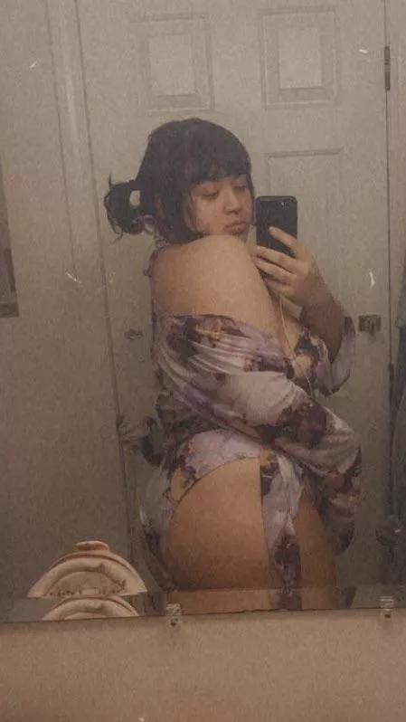 Cutie with a booty posted by Thatemobitxh