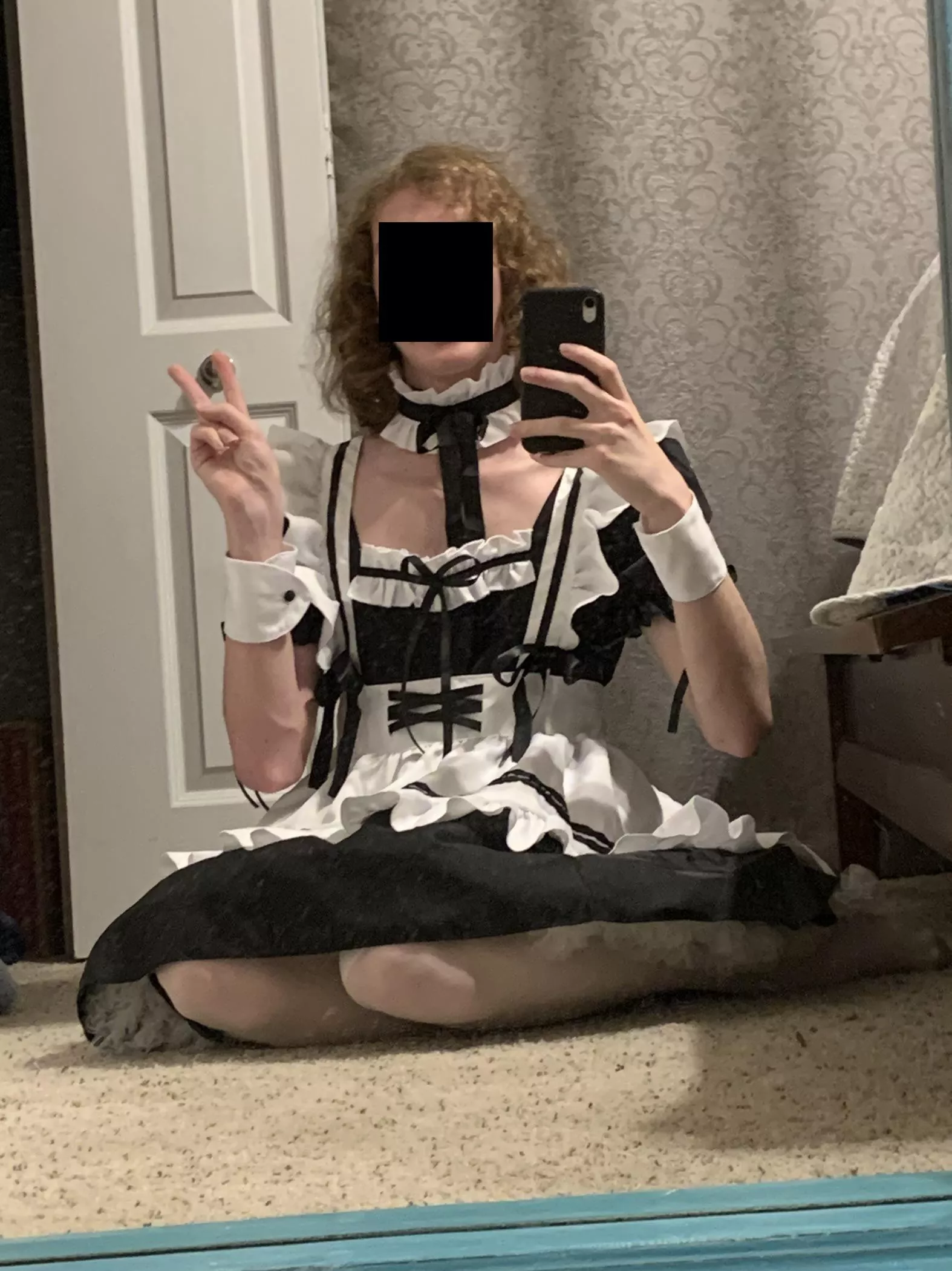Da femboy in da maid outfit 😳 posted by WhaleSharkAC
