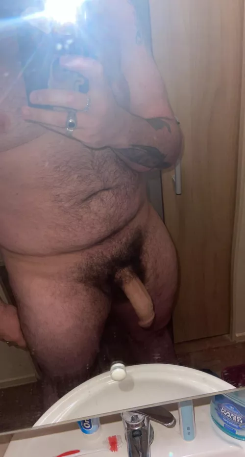 Dad bod and big legs by DaKing_1274