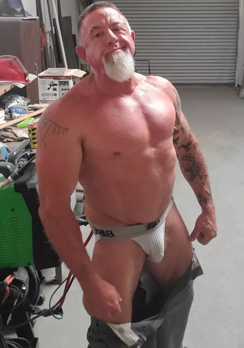 Dad needs help in the shop by AlfFanFiction