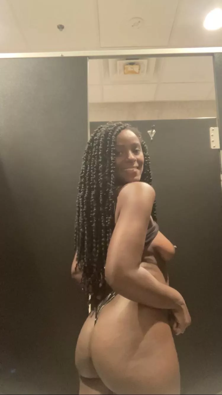 Daddies fav chocolate girl posted by Divinecumslut