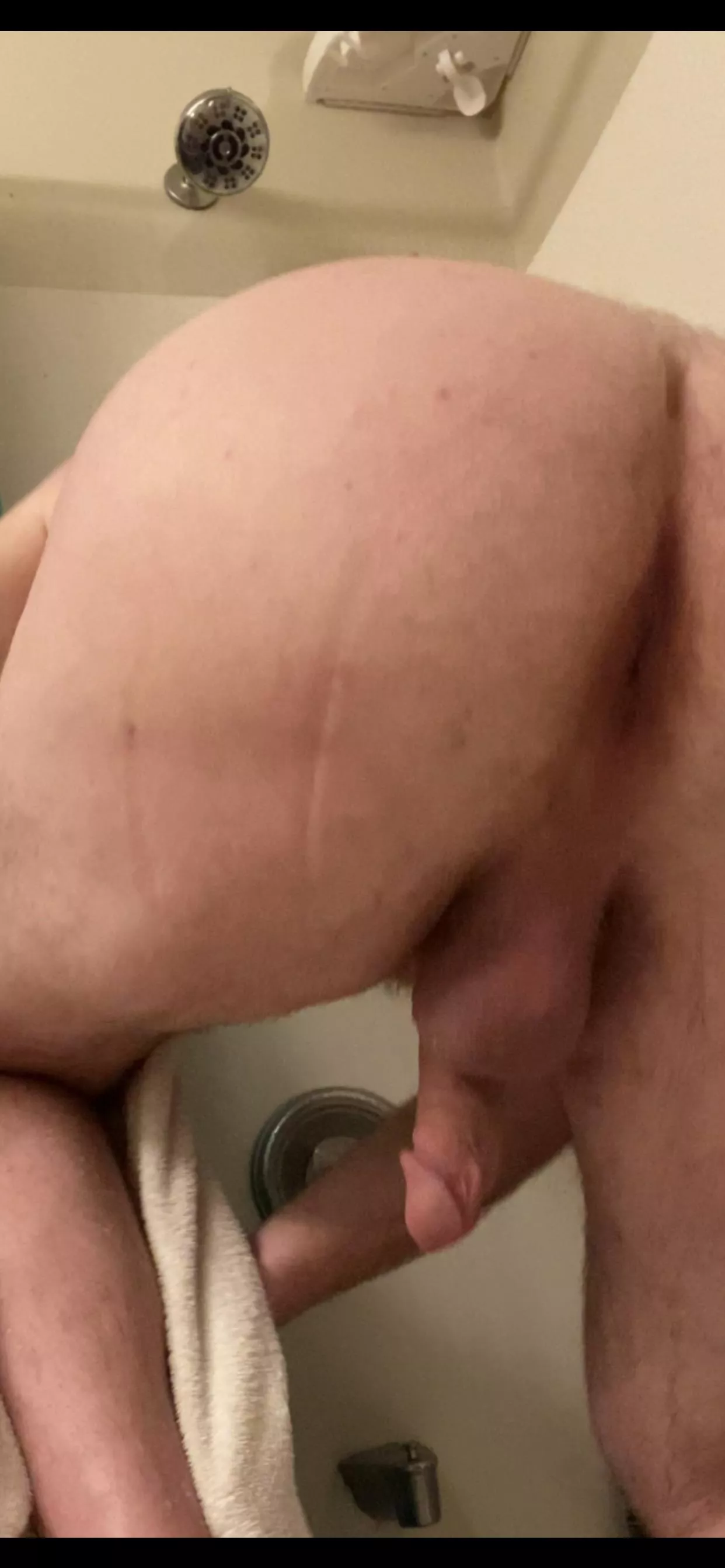 Daddi’s ass is wet in the shower (49) posted by DaddiNtwink