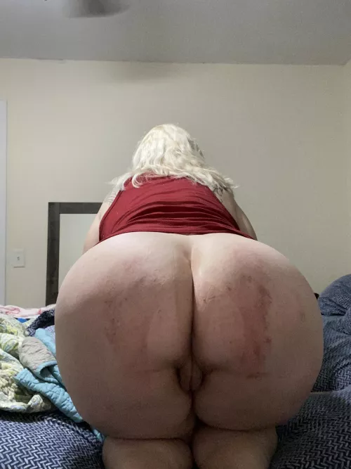 Daddy did a good job making my ass red by daddiegurl74