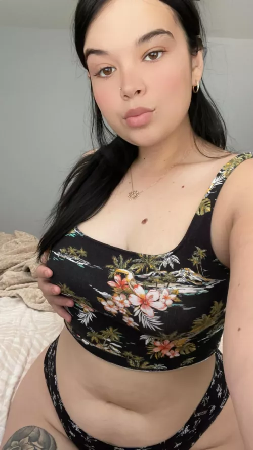 Daddy I love to suck on cock do you mind if I suck yours ?😈😩 by Naughtynicole013